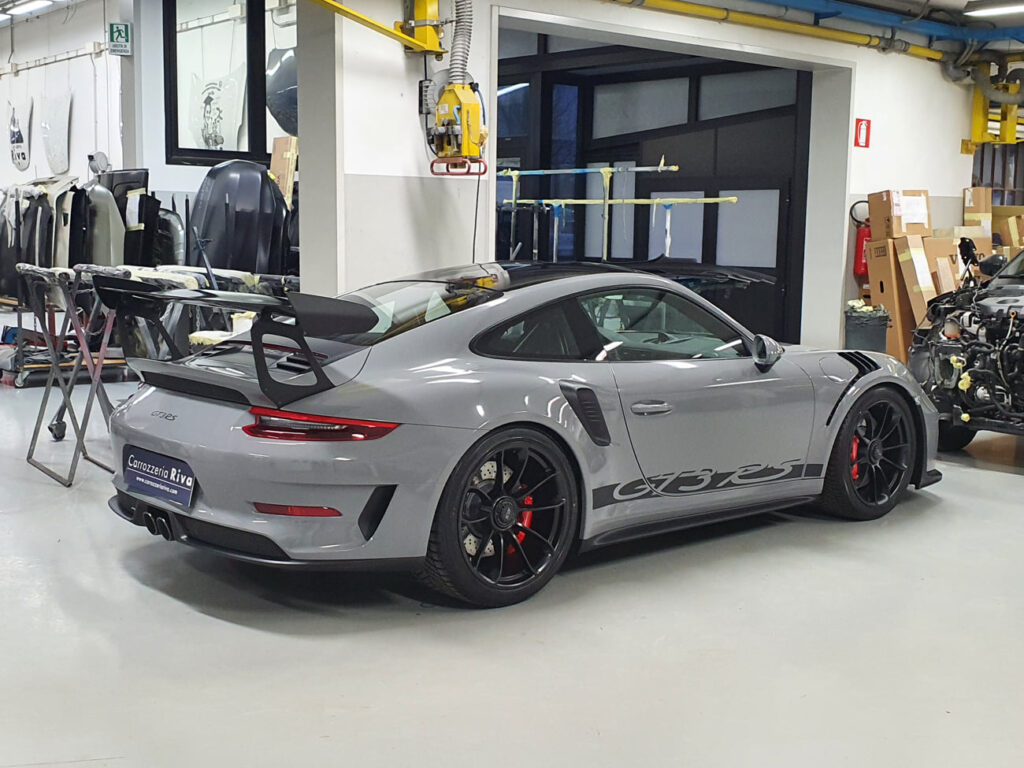 Car wrapping personalizzazioni Porsche GT3 RS grigio avery supreme wrapping film lucido