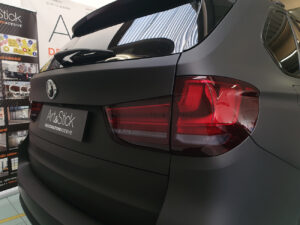 Car wrapping vetri oscurati fari loghi logo BMW X5