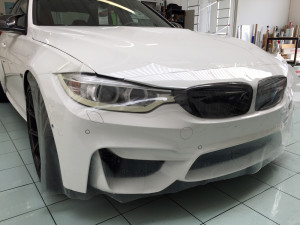 BMW M3 applicazione protettivo trasparente Hexis BodyFence su paraurti cofano passaruota tetto e parti carbonio 10