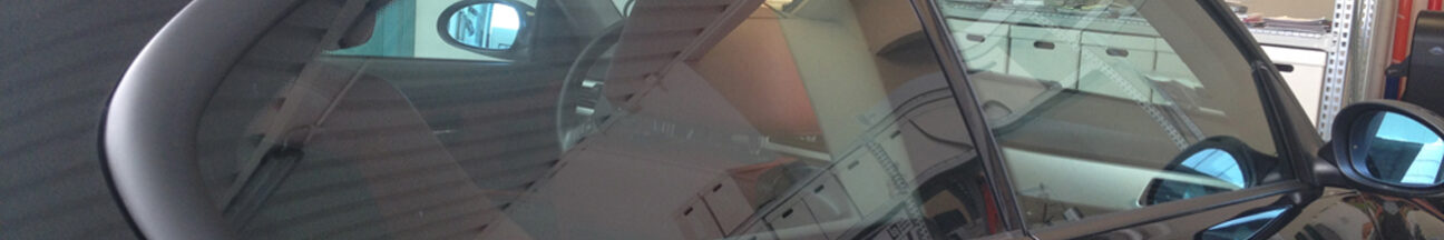 Copertura profili cromati esterni con pellicola nera opaca.