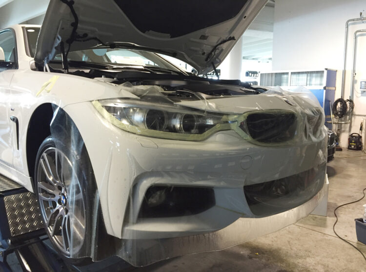 BMW-serie-4-Sport-applicazione-protettivo-trasparente-su-cofano-paraurti-1