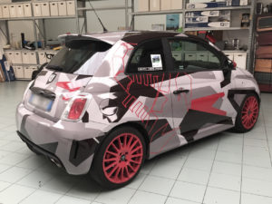 Car wrapping Abarth 500 con pellicola stampata effetto camouflage