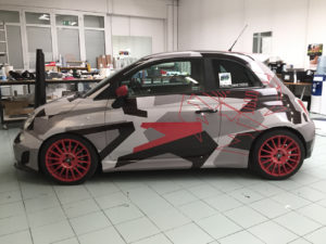 Car wrapping Abarth 500 con pellicola stampata effetto camouflage