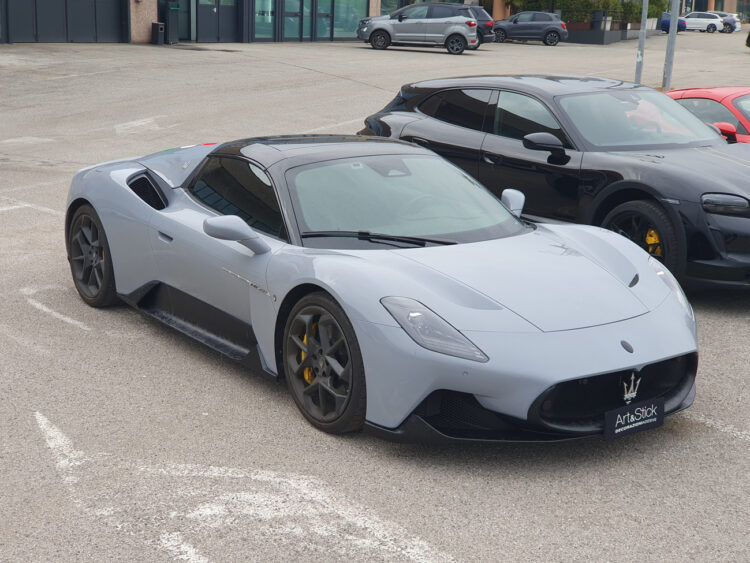 Car wrapping Maserati MC20 Cielo carbon forged