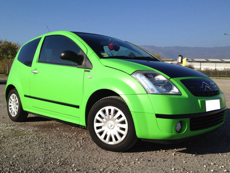 Citroen C2 verde tuning opaco e nero carbonio