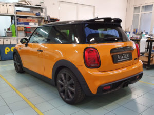 Copertura-cromature-Mini-Cooper-S-con-pellicola-nero-lucida-e-nero-opaca