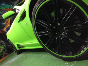 Dartz Aston Martin DBS Mansory verde lime opaco