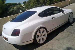 Dartz Bentley Continental GT ricoperto con pellicola bianca effetto pelle serpente