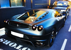 Dartz Ferrari F430 con carrozzeria ricoperta in pelle old leather