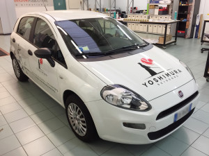 Decorazione Fiat Punto aziendale con adesivi prespaziati yoshimura