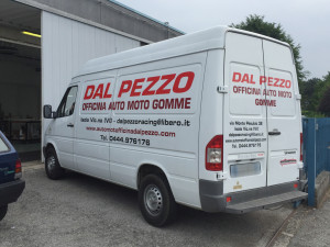 Decorazione Mercedes Sprinter con adesivi prespaziati 1 Dal Pezzo