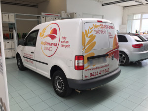 Decorazione Volkswagen Caddy con adesivi prespaziati e stampati in digitali 2 mediterranea bioveg