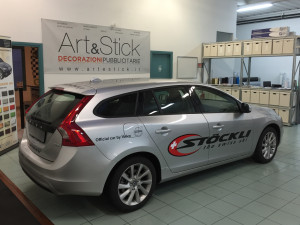 Decorazione auto aziendale Volvo V60 adesivi prespaziati stockli Volvo Italia