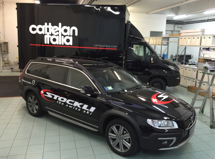 Decorazione auto aziendale Volvo XC70 adesivi prespaziati stockli