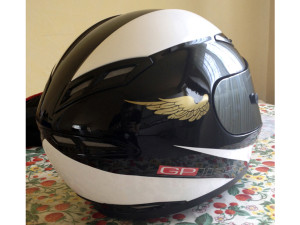 CASCO AGV GP-TECH decorazione con adesivi bianchi e stampa digitale