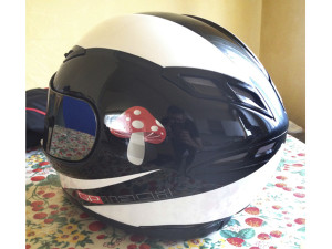 CASCO AGV GP-TECH decorazione con adesivi bianchi e stampa digitale