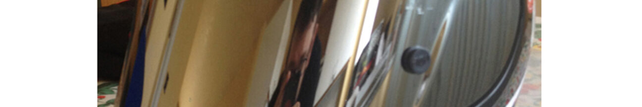 CASCO AGV GP-TECH decorazione con adesivi bianchi e stampa digitale