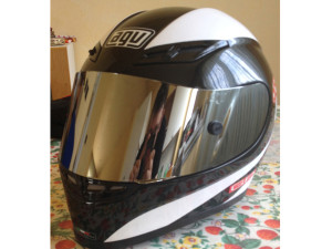 CASCO AGV GP-TECH decorazione con adesivi bianchi e stampa digitale