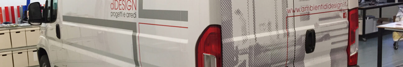 Decorazione furgone aziendale con adesivi prespaziati e stampati in digitali