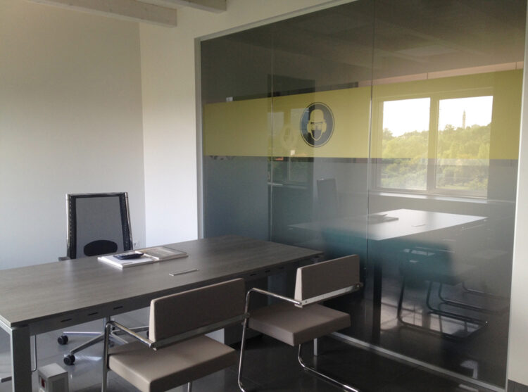 Decorazione interno uffici adesivi smerigliato oro sabbiato