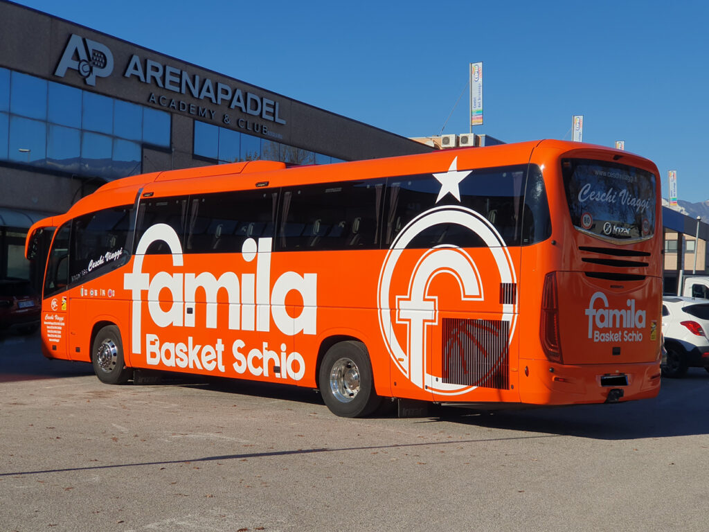 Decorazione-pullman famila basket schio pellicola-cast-car-wrapping prespaziati