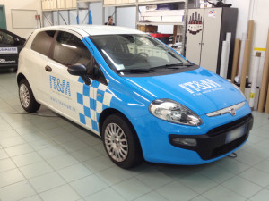 FIAT PUNTO VAN decorazione automezzo aziendale cast car wrapping prespaziati IT&M