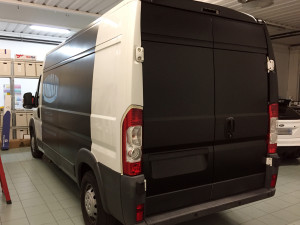 Fiat Ducato - wrapping completo nero opaco e scritte in prespaziato tyrolit