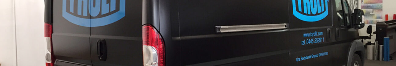 Fiat Ducato - wrapping completo nero opaco e scritte in prespaziato tyrolit