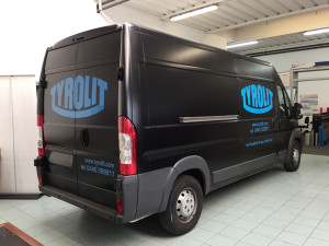 Fiat Ducato - wrapping completo nero opaco e scritte in prespaziato tyrolit