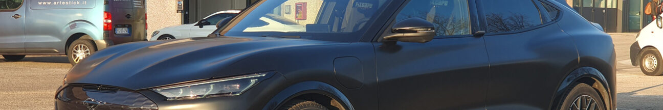 Ford Mustang mach-e car-wrapping-nero-satinato-avery-satin-black