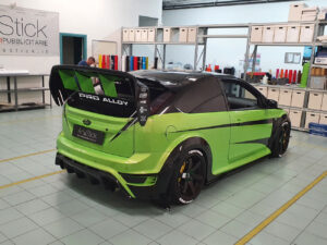 Ideazione grafica personalizzazione Ford Focus RS wrapping vetri oscurati fari fanali vicenza thiene