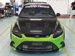 Ideazione grafica personalizzazione Ford Focus RS wrapping vetri oscurati fari fanali vicenza thiene