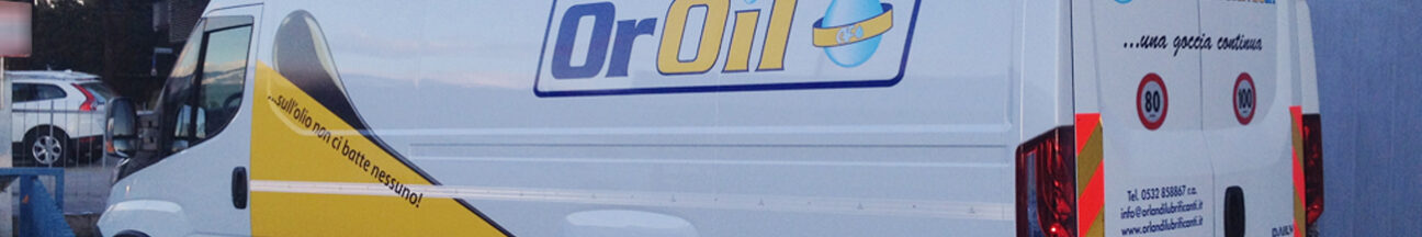 Decorazione con adesivi prespaziati e stampati in digitale di lunga durata garantiti per l'esterno