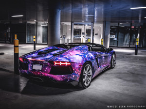 Lamborghini Aventador Roadster Shows wrappata con effetto galassia