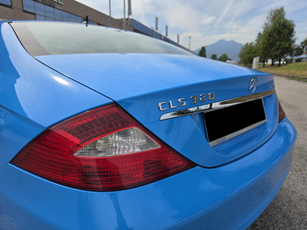 Mercedes CLS car wrapping apa Gloss Cerulean Blue