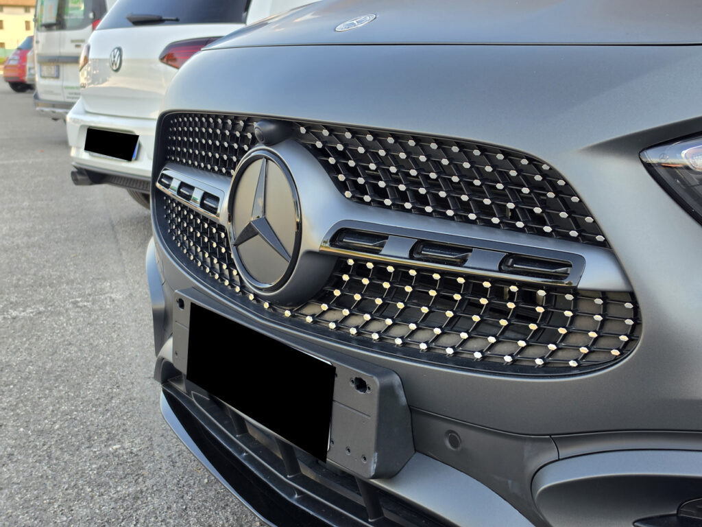 Mercedes GLA car wrapping grigio antracite opaco metallizzato dechrome cromature