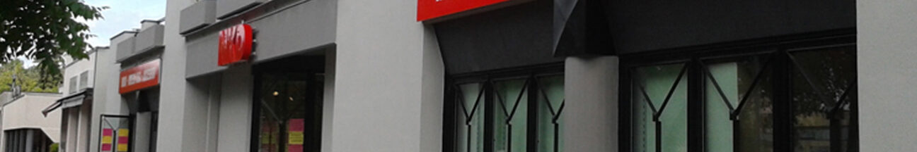 NKD COLLECCHIO - decorazione con adesivi ed insegna luminosa