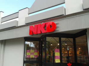 NKD COLLECCHIO - decorazione con adesivi ed insegna luminosa