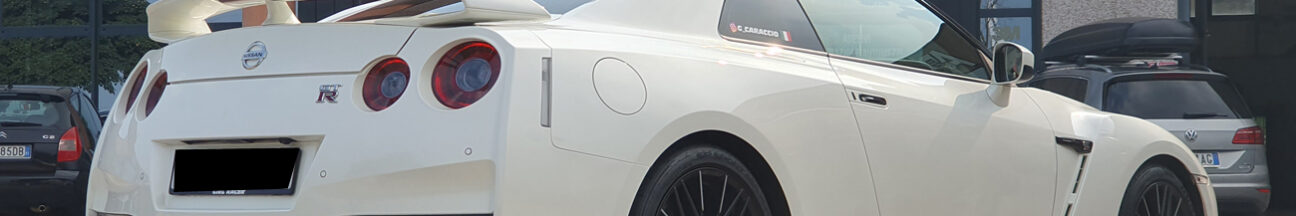Nissan Skyline R35 GT-R personalizzazioni in nero lucido opaco