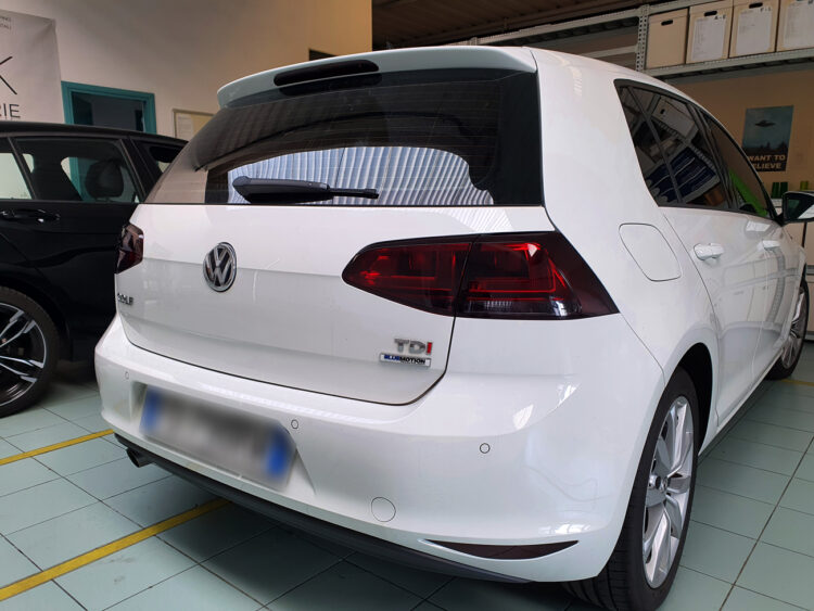 Oscuramento-protezione-fari-pellicola-oscurante posteriori volkswagen golf