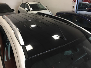 Personalizzazione tetto e specchietti su Ford Ecosport con pellicola nero lucida