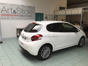 Peugeot 208-pellicola-oscurata-solare-gradazione-20-thiene-vicenza-oscuramento