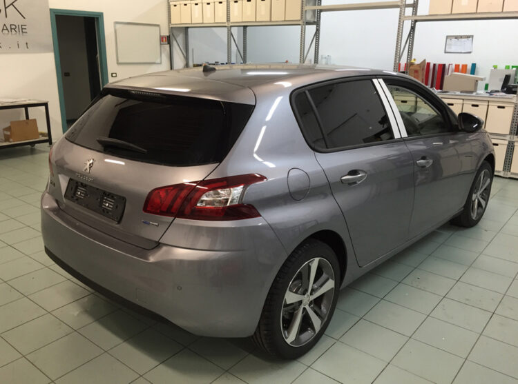 Peugeot 308-pellicola-oscurata-solare-gradazione-05 Peugeot 308 pellicola oscurata solare gradazione 05