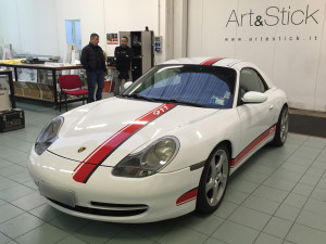 Porsche 911 personalizzata con fasce adesive verona