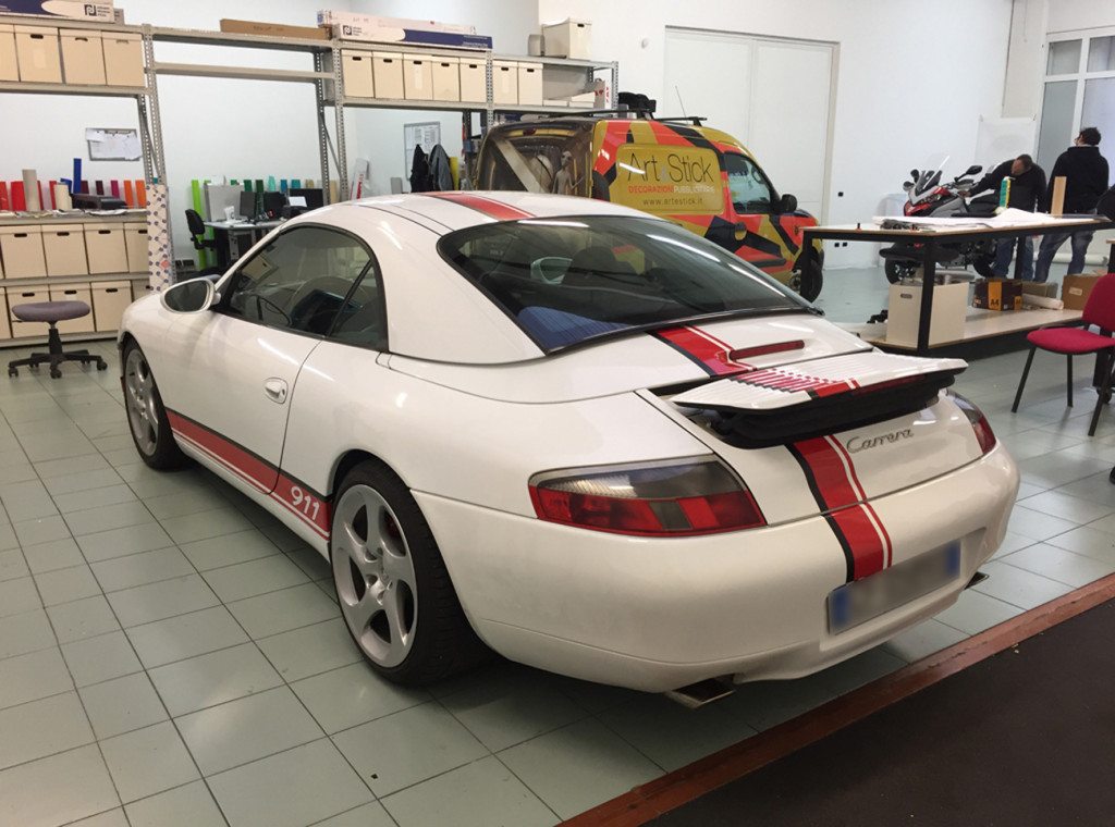 Porsche 911 personalizzata con fasce adesive verona