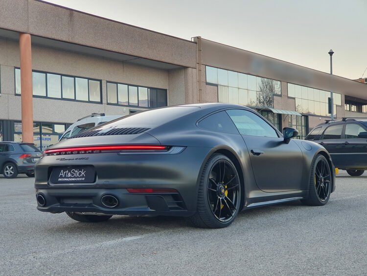 Porsche 992 Carrera 4 GTS car wrapping nero satinato avery satin black