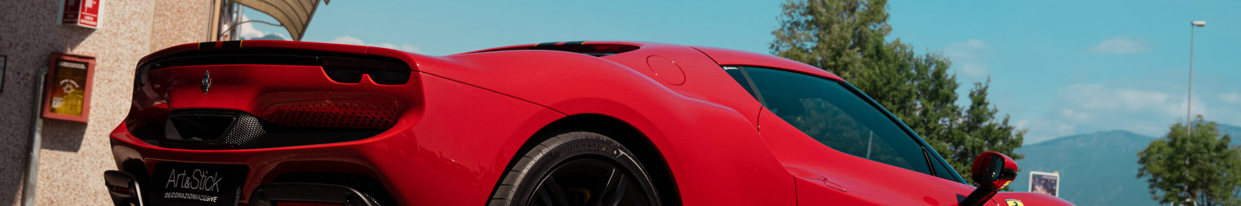 Protezione-PPF-antisasso-paint-protection-film-ferrari 296 gtb stripes personalizzazione