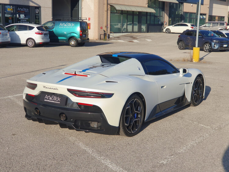 Protezione-PPF-antisasso-paint-protection-film-livrea carbonio maserati mc20 cielo