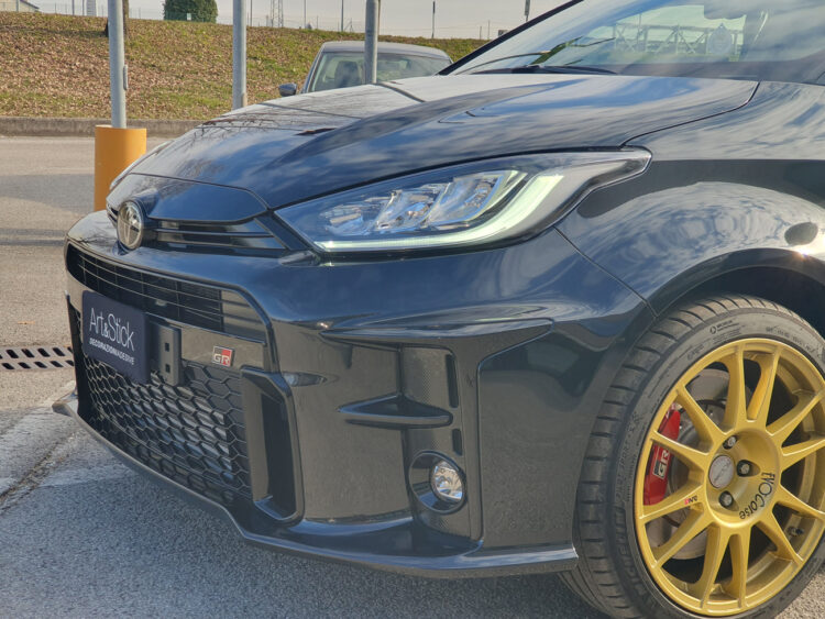 Protezione-PPF-antisasso-paint-protection-film-toyota-gr-yaris tetto carbonio