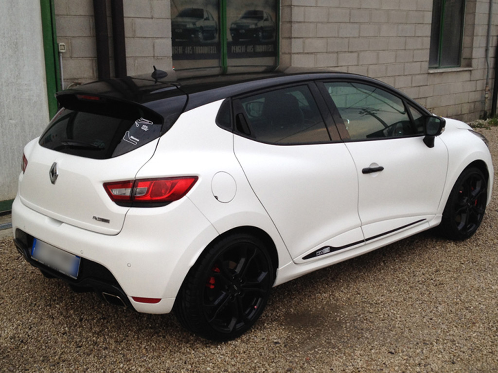 RENAULT CLIO RS wrapping totale bianco opaco e nero lucido